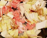 豚、玉ねぎ、白菜、ニラ、舞茸の辛味噌炒め作り方3写真