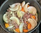 デミグラスソースで肉じゃが作り方3写真