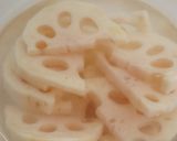 食欲そそる♡鮭とれんこんの梅甘酢炒め作り方2写真