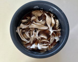簡単美味☆舞茸と鶏ももの炊き込みごはん作り方4写真