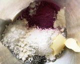 【翔パン】簡単紫芋と黒ゴマのおやつパン作り方1写真