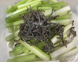 箸が止まらない！セロリの浅漬け作り方6写真