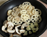 蓮根としいたけのにんにく醤油炒め作り方1写真