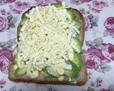 休日ブランチ♡アボガドチーズトースト作り方3写真