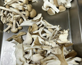 ゴボウときのこと豚バラの甘辛にんにく炒め作り方1写真