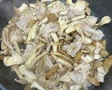 ゴボウときのこと豚バラの甘辛にんにく炒め作り方5写真