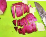 さつまいもときのこと鶏肉の味噌バター炒め作り方1写真