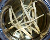 金針菜、椎茸、小松菜、揚げのお味噌汁作り方2写真