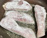 鰤の照り焼き！米粉を付けてフライパン調理作り方4写真