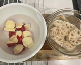 さつまいもと蓮根と鶏肉の甘酢炒め作り方1写真