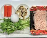 鶏団子とカニカマと豆苗と卵と春雨のスープ作り方1写真