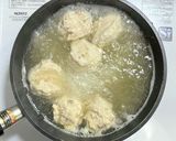 鶏団子とカニカマと豆苗と卵と春雨のスープ作り方4写真