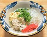 鶏団子とカニカマと豆苗と卵と春雨のスープ作り方6写真