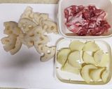 蓮根とじゃがいもと豚こまの胡麻ドレ炒め作り方1写真