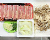 豚バラ肉と舞茸と玉ネギの粒マスタード炒め作り方1写真