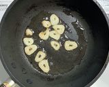 豚バラ肉と舞茸と玉ネギの粒マスタード炒め作り方3写真