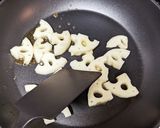 蓮根とじゃがいもと豚こまの胡麻ドレ炒め作り方4写真