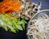 簡単！餃子うどん鍋　しょうが風味作り方1写真