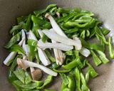 ガラスープと甜麺醤でピーマン搾菜炒め作り方2写真