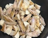 手羽中と里芋の甘辛煮作り方3写真