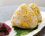 炒り卵の 塩・胡椒 おにぎり作り方3写真