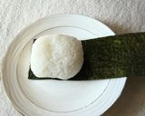 パリおにぎり♪鮭フレークとコーンマヨで作り方2写真