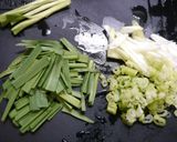 簡単！レバニラのお味噌汁作り方2写真