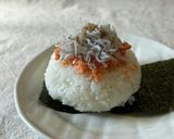 パリおにぎり♪しらすと鮭フレークと大葉✨作り方4写真