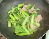 小松菜と豚バラ肉のサッと炒め・焦がし醤油作り方3写真