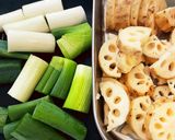 加賀れんこんと鶏手羽元の中華風照り煮作り方1写真