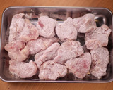 ゴロっと豚肉とにんにくの芽のスタミナ炒め作り方3写真