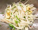 青パパイヤとセロリのサラダ　ソムタム風作り方5写真