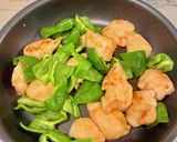 【楽めし】鶏胸肉とピーマンの醤油マヨ炒め作り方3写真