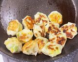 シューマイの皮で包んで焼くだけ!肉なし!作り方4写真