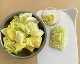 白菜とひき肉のミルクスープ作り方1写真