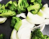 簡単ブロッコリーと玉ねぎのマヨチーズ焼き作り方1写真