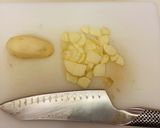 じゃがいもと玉ねぎの味噌汁　3人分作り方1写真