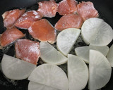こっくりバター♪秋鮭と大根の煮物作り方4写真