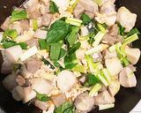 里芋と鶏肉 小松菜 の煮物☆作り方4写真
