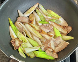 簡単•白ネギと豚バラ肉の炒め物作り方5写真