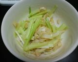 やさしいお酢で　セロリとイカクンのサラダ作り方3写真