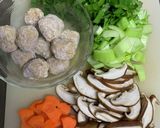 チンゲン菜と肉団子のスープ煮♪作り方1写真