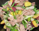 さつまいもと豚こま肉のオイスター炒め作り方4写真