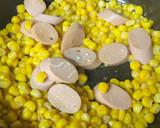 ソーセージとコーンのバター焼き作り方1写真
