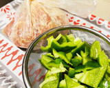 弁当用★豚肉ピーマン舞茸のピリ辛味噌炒め作り方1写真