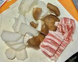 チゲスープの素で春菊と大根でチゲ作り方1写真