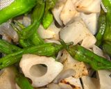レンコン鶏もも肉ししとうのオイスター炒め作り方4写真