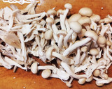鶏むね肉と 舞茸 しめじ のケチャ炒め✾作り方1写真