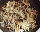 鶏むね肉と 舞茸 しめじ のケチャ炒め✾作り方4写真