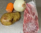 ミニダッチオーブン♡簡単簡単・肉じゃが作り方1写真